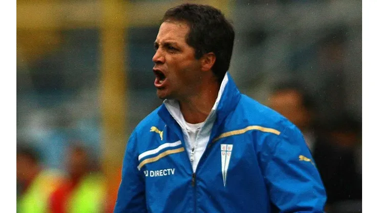 El Moto Romero se cuadra con el presente de Gustavo Poyet y la UC.