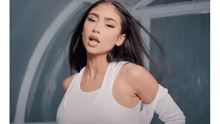 Paloma Mami en el videoclip de Qué Wea.