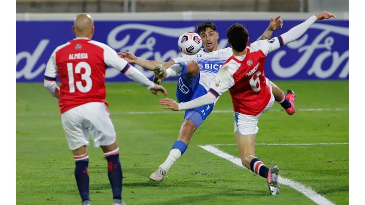 Universidad Católica se impuso a Nacional en su primer partido.