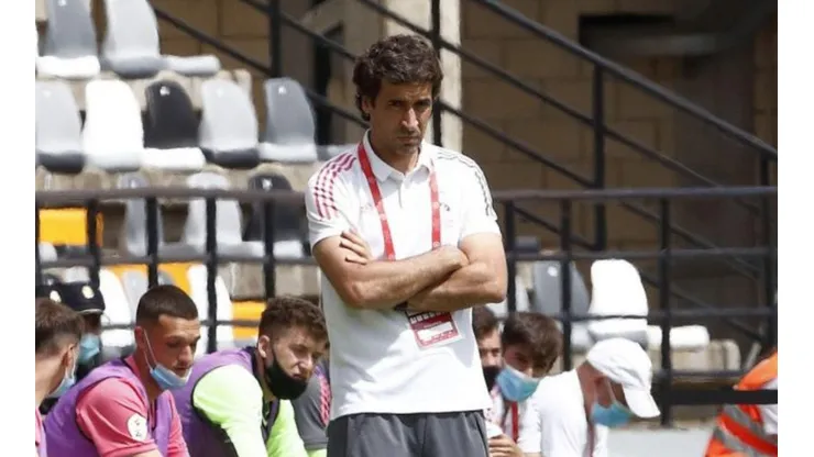 Raúl puede ser el sustituto de Zidane en el Real Madrid.