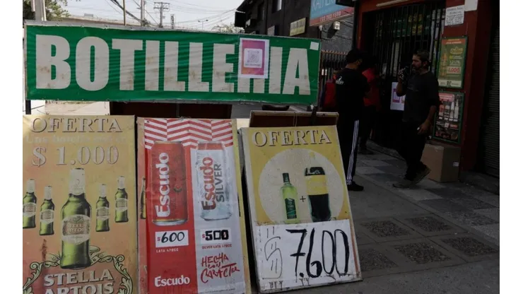 Las botillerías tienen prohibido vender bebidas alcohólicas por ley.
