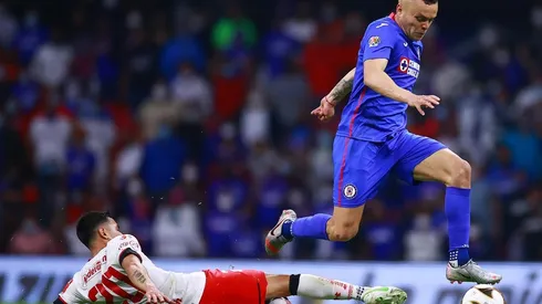 Claudio Baeza recibió una tarjeta amarilla ante Cruz Azul.