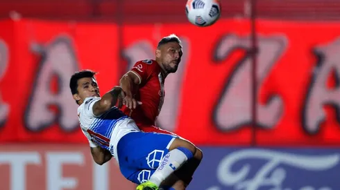 Edson Puch fue expulsado ante Argentinos Juniors y Poyet piensa en su reemplazo