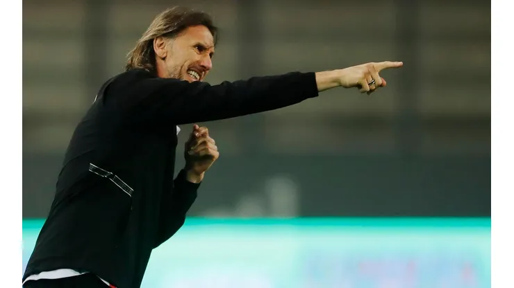 Ricardo Gareca planteó su inconformidad con la vacunación de futbolistas.