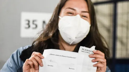 En caso de que la mesa de votación no esté completamente formada, se podrá solicitar a un votante que supla a quién no se presentó.