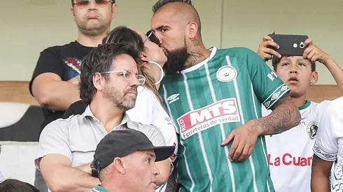 Arturo Vidal sufre por los problemas legales de Rodelindo Román