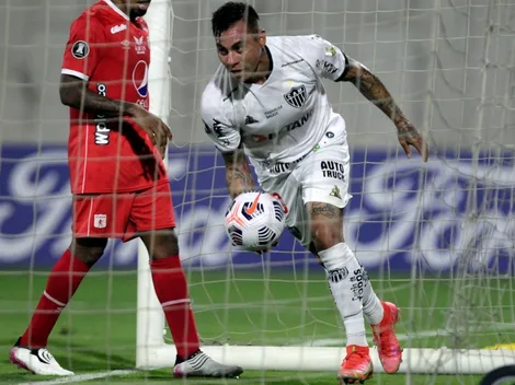 Golazo de Edu Vargas en la clasificación de Mineiro