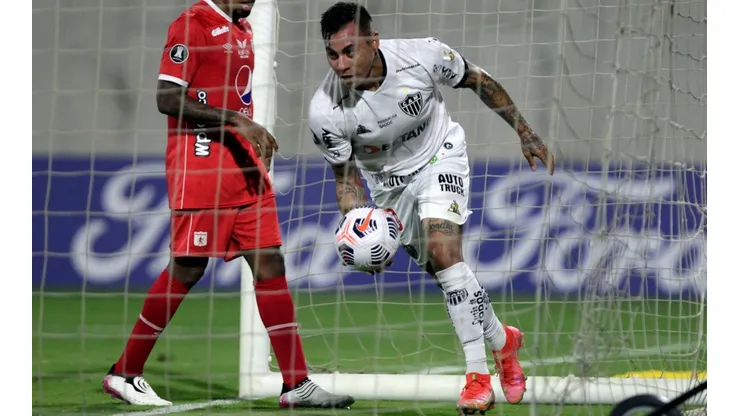 Golazo de Vargas; triunfo y clasificación temprana de Atlético Mineiro en Copa Libertadores.