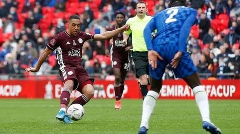 El belga Tielemans mandó un derechazo increíble para que Leicester sea campeón de la FA Cup.