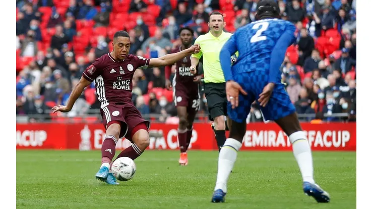 El belga Tielemans mandó un derechazo increíble para que Leicester sea campeón de la FA Cup.