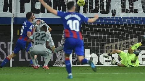Claudio Bravo, una brillante contra Eibar y una mala en el Real Betis.