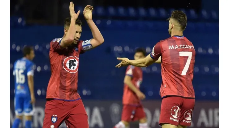 Huachipato derrotó a 12 de Octubre por 1-2 y queda a tiro de cañón en la Sudamericana.