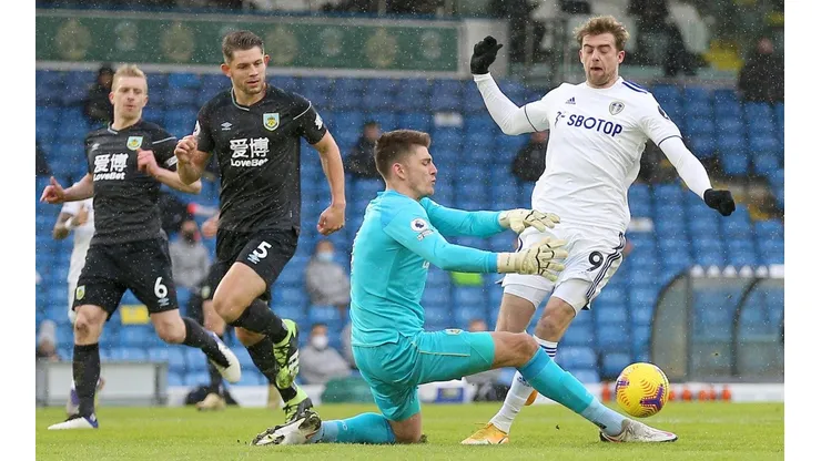 Leeds debe ganar sus tres partidos y esperar que sus rivales pierdan para luchar por un puesto en la Europa Conference League