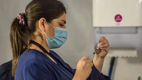 ¿Hay que restringir el consumo de alcohol después de ser vacunado?