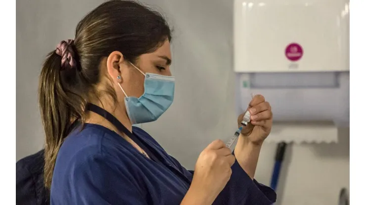 ¿Hay que restringir el consumo de alcohol después de ser vacunado?