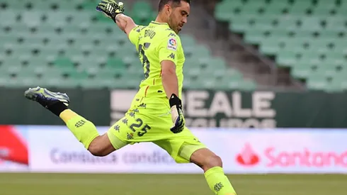 Claudio Bravo of Real Betis Balompie during the La Liga Santander match between Real Betis and Athletic Club de Bilbao at Estadio Benito Vilamarin in Sevilla, Spain. (Photo by Jose Luis Contreras/DAX Images/NurPhoto via Getty Images)