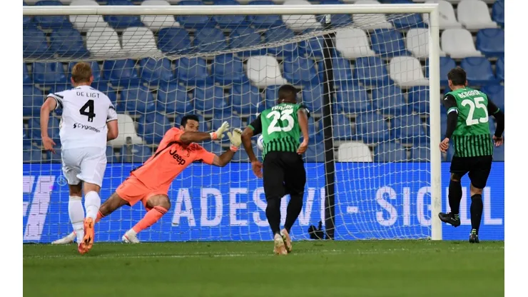 Buffon atajó un penal en duelo frente al Sassuolo