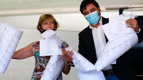 En algunos casos la papeleta necesitará doblarse varias veces.