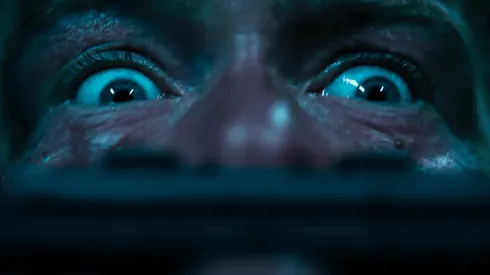 Las cosas no lucen bien para la policía en los primeros minutos de Espiral, la nueva película de la franquicia El Juego del Miedo.