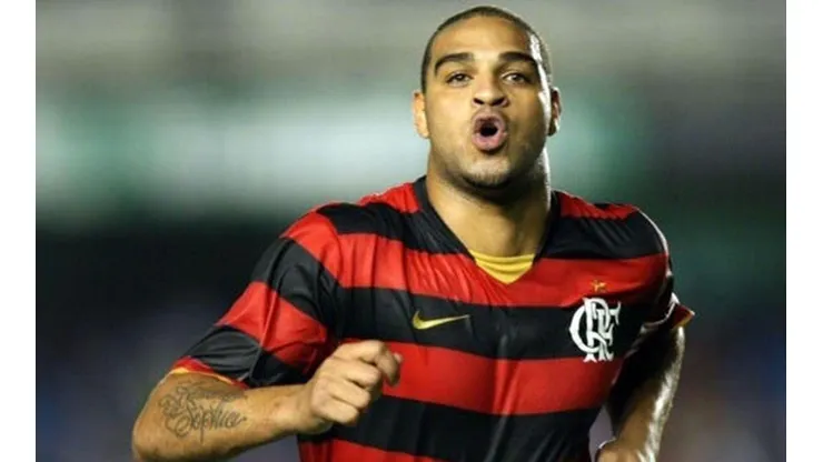 Adriano reconoce que en Flamengo se dedicó a tomar