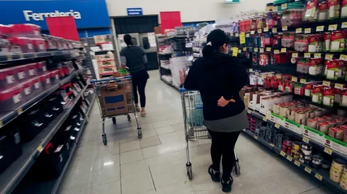 ¿Hasta qué hora funcionan los supermercados?