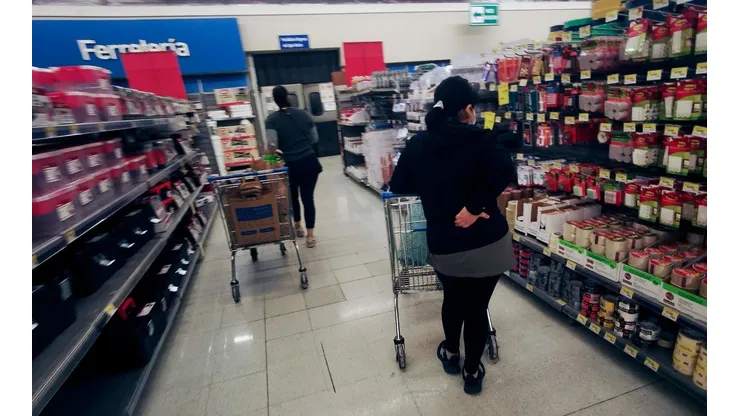 ¿Hasta qué hora funcionan los supermercados?