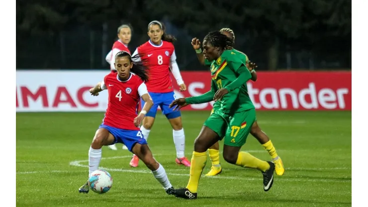 La Selección Chilena Femenina clasificó al vencer a Camerún en el repechaje.