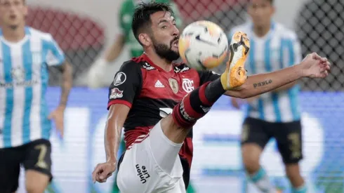 Mauricio Isla jugará por primera vez en Chile a nivel de clubes