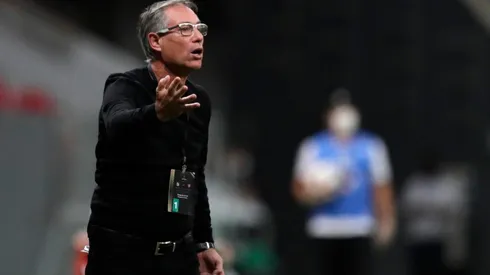 Ariel Holan sólo estuvo dos meses en Santos de Brasil