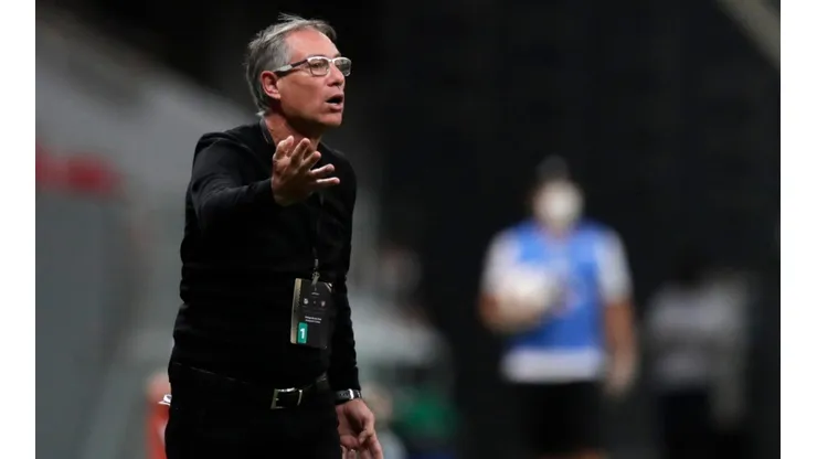 Ariel Holan sólo estuvo dos meses en Santos de Brasil