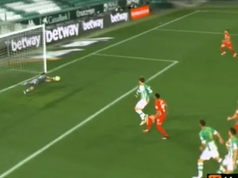 ¡Gigante! Bravo se luce con doble tapadón ante el Granada