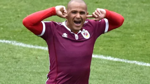 Humberto Suazo, el chupete, el goleador. Ese que tantas alegrías entregó