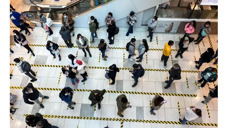 Los malls vivieron aglomeraciones luego del paso de algunas comunas a Fase 2.
