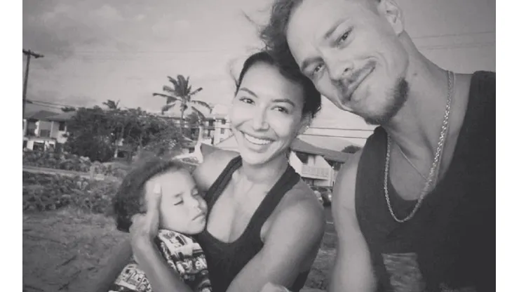 El actor compartió una postal de la estrella de Glee junto con su hijo.