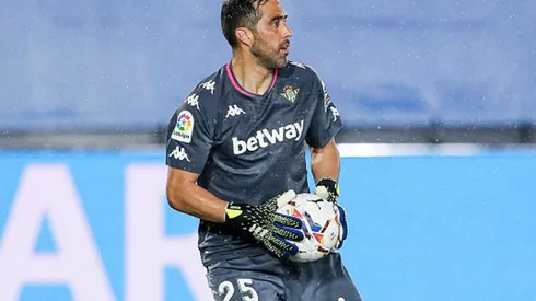 MADRID, SPAIN – APRIL 24: Claudio Bravo of Real Betis during the La Liga Santander match between Real Madrid v Real Betis Sevilla at the Estadio Alfredo Di Stefano on April 24, 2021 in Madrid Spain (Photo by David S. Bustamante/Soccrates/Getty Images)
