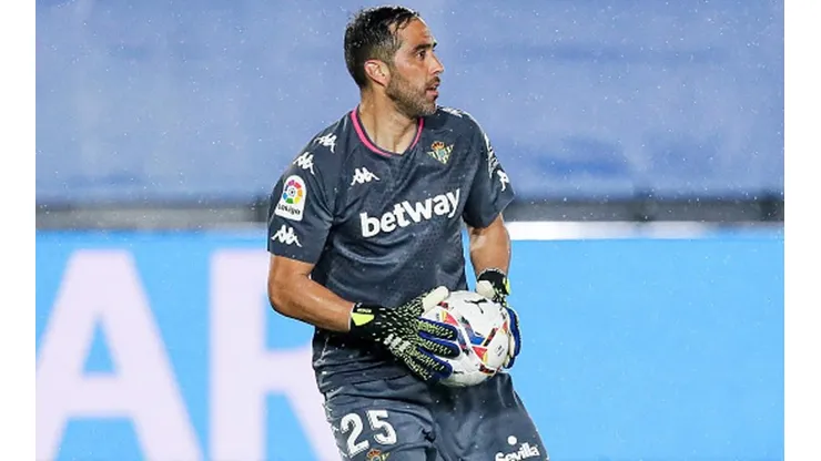 MADRID, SPAIN - APRIL 24: Claudio Bravo of Real Betis during the La Liga Santander match between Real Madrid v Real Betis Sevilla at the Estadio Alfredo Di Stefano on April 24, 2021 in Madrid Spain (Photo by David S. Bustamante/Soccrates/Getty Images)