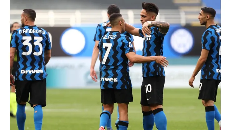Alexis celebrando con Lautaro