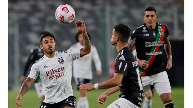 Colo Colo y Palestino durante su partido en el estadio Monumental.