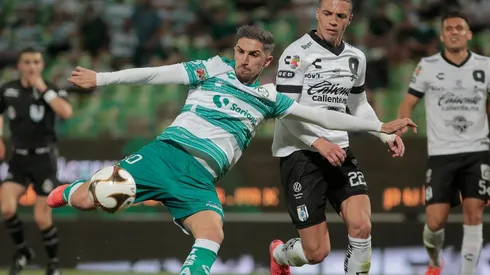 Diego Valdés en el triunfo de Santos Laguna contra Querétaro.