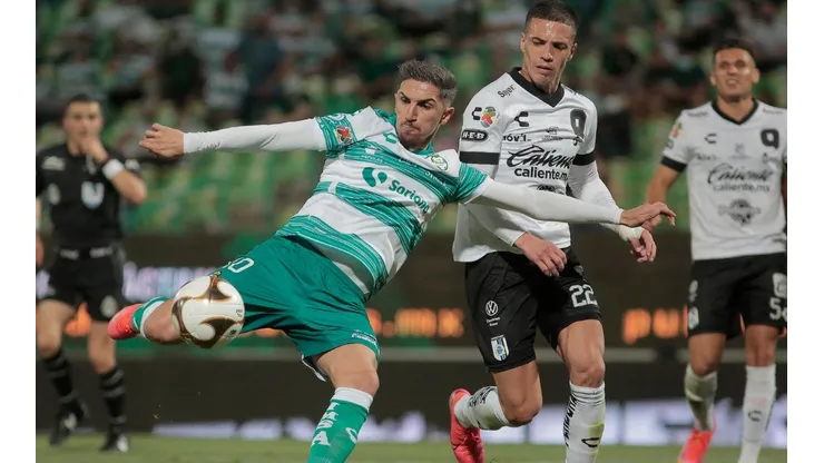 Diego Valdés en el triunfo de Santos Laguna contra Querétaro.
