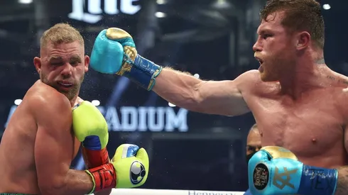 Canelo destrozó a Saunders en el octavo round y se llevó el triunfo