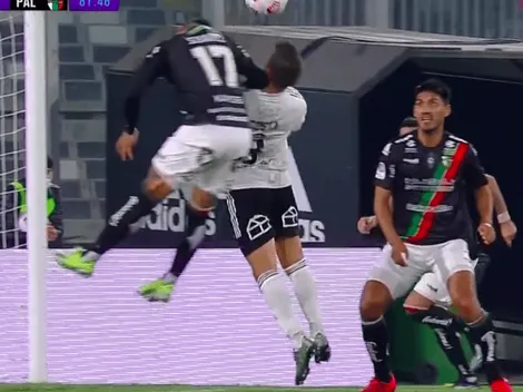 ¡Polémica del VAR! Fuerte codazo en el área contra Costa