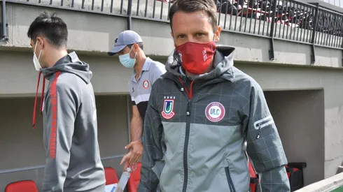 Un hincha se coló en la rueda de prensa del DT de La Calera.