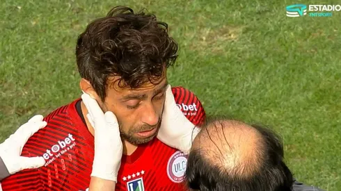 El Mago quedó mareado tras el despeje.