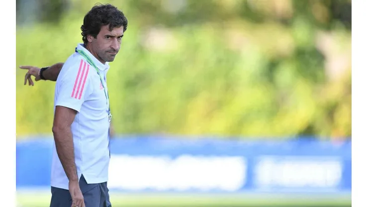 Raúl González dirige al Real Madrid Castilla actualmente.