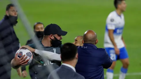 El asistente de Gus Poyet aseguró que creyó que el lateral era para los Cruzados.