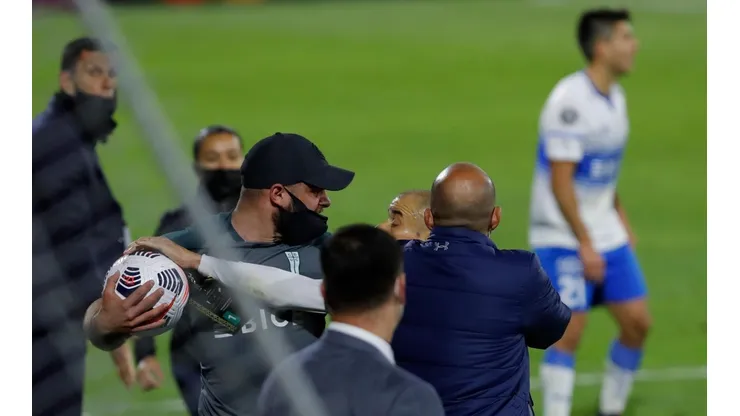 El asistente de Gus Poyet aseguró que creyó que el lateral era para los Cruzados.