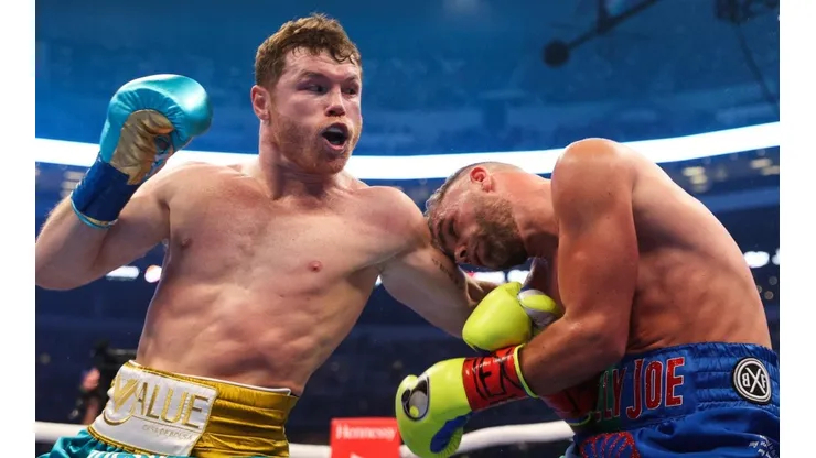 Canelo Álvarez venció a Billy Joe Saunders en una noche histórica en Texas.