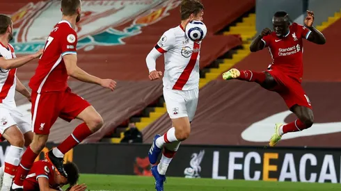 Sadio Mané anotó el primer gol en la victoria del Liverpool sobre Southampton.