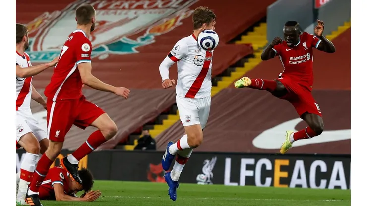 Sadio Mané anotó el primer gol en la victoria del Liverpool sobre Southampton.